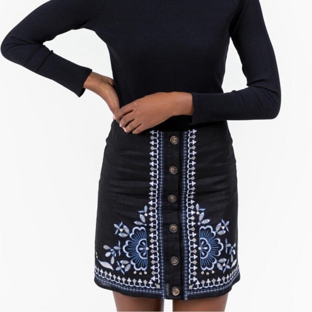 Francesca's Mi Ami Montana Button Embroidered Mini Skirt Size Small